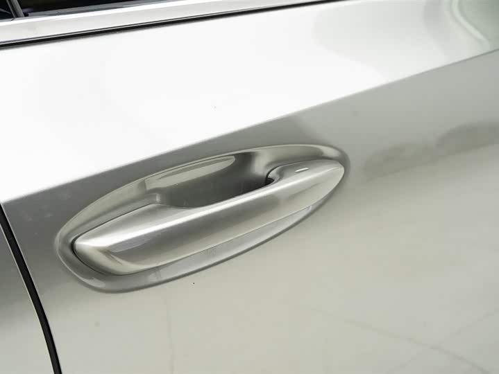 Фото 9 - Lexus ES