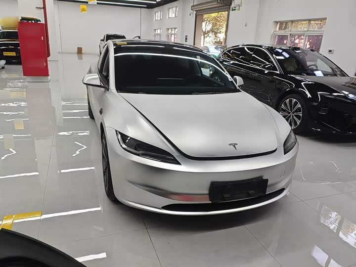 Фото 3 - Tesla Model 3