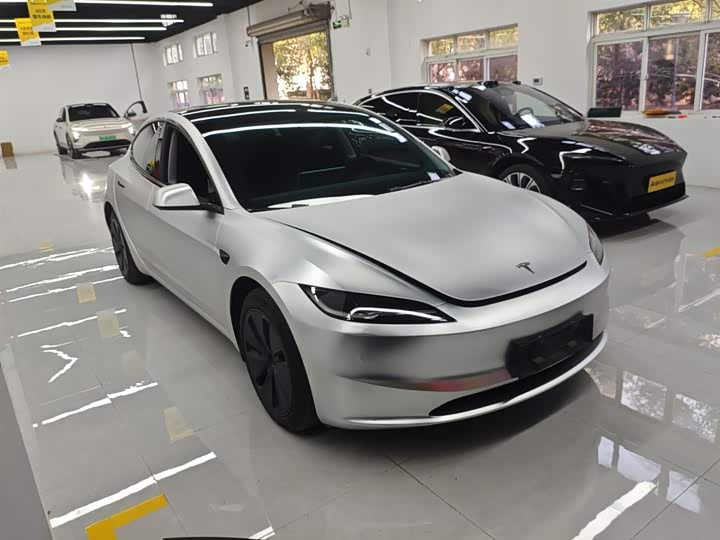 Фото 4 - Tesla Model 3