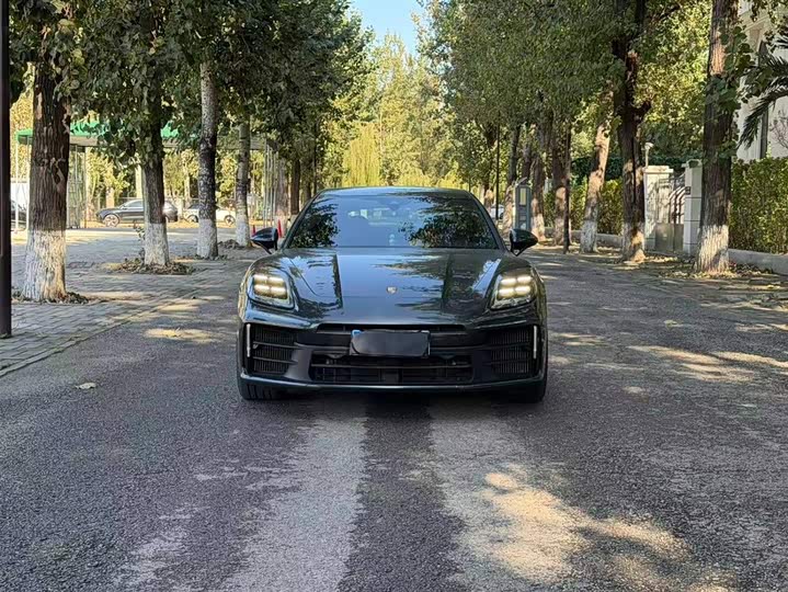 Фото 2 - Porsche Panamera