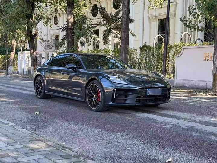 Фото 3 - Porsche Panamera