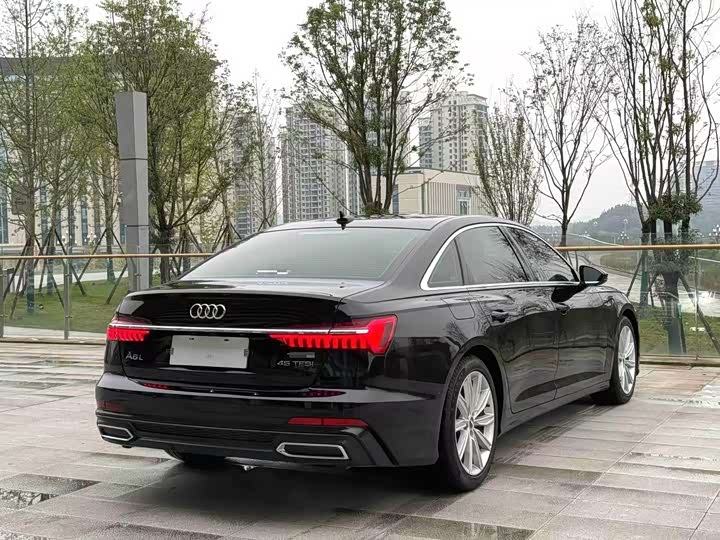 Фото 8 - Audi A6L