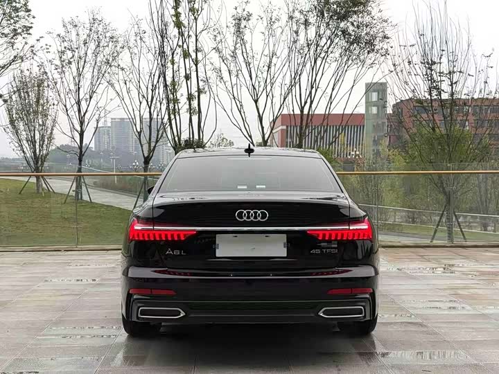Фото 9 - Audi A6L