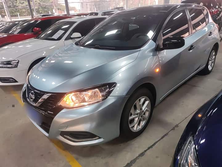 Фото 2 - Nissan Tiida