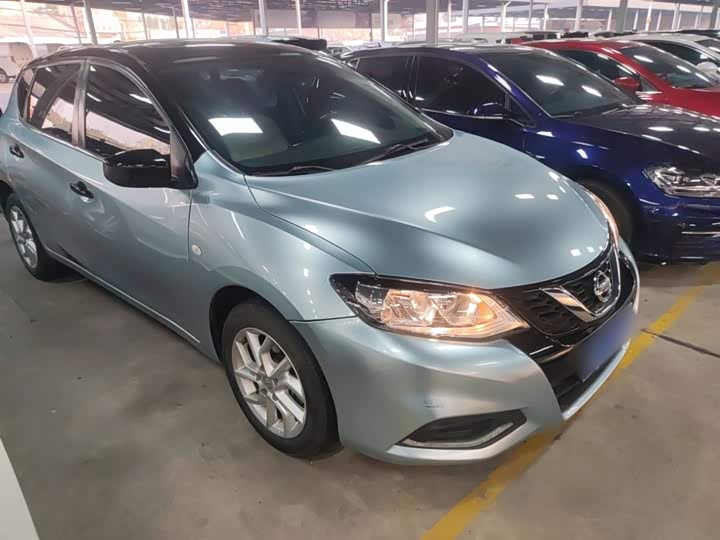 Фото 4 - Nissan Tiida