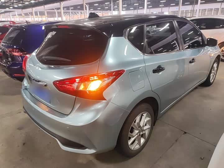 Фото 7 - Nissan Tiida