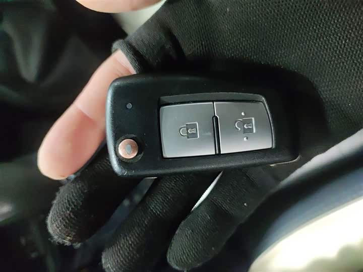 Фото 9 - Nissan Tiida