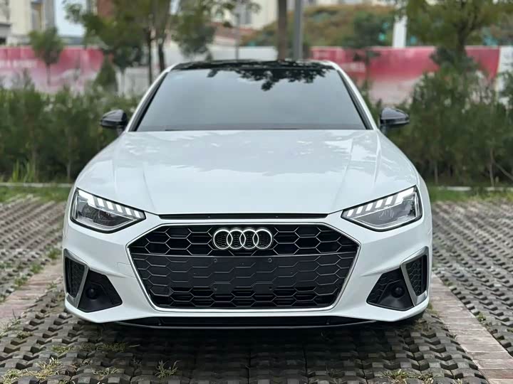 Фото 2 - Audi A4L