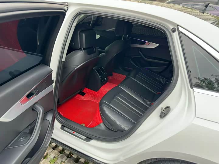 Фото 4 - Audi A4L