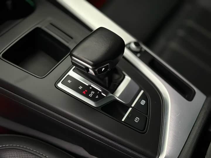 Фото 5 - Audi A4L