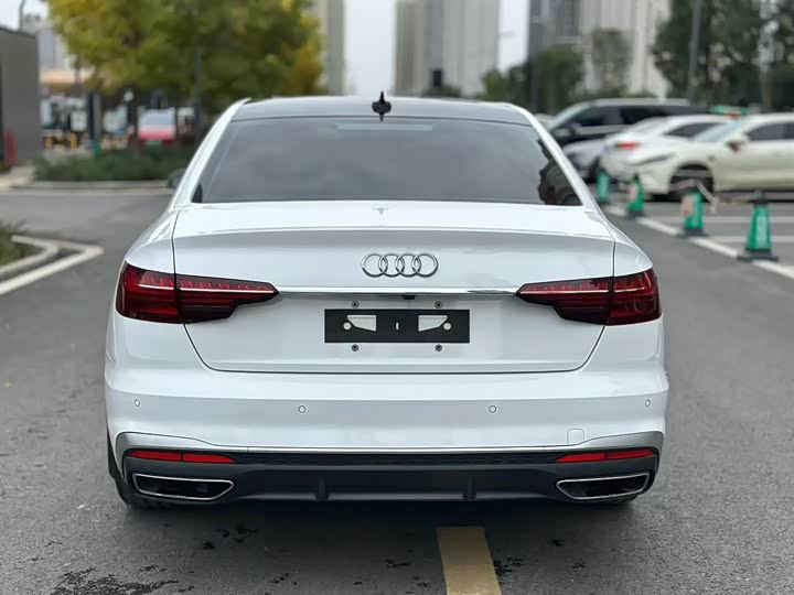 Фото 8 - Audi A4L