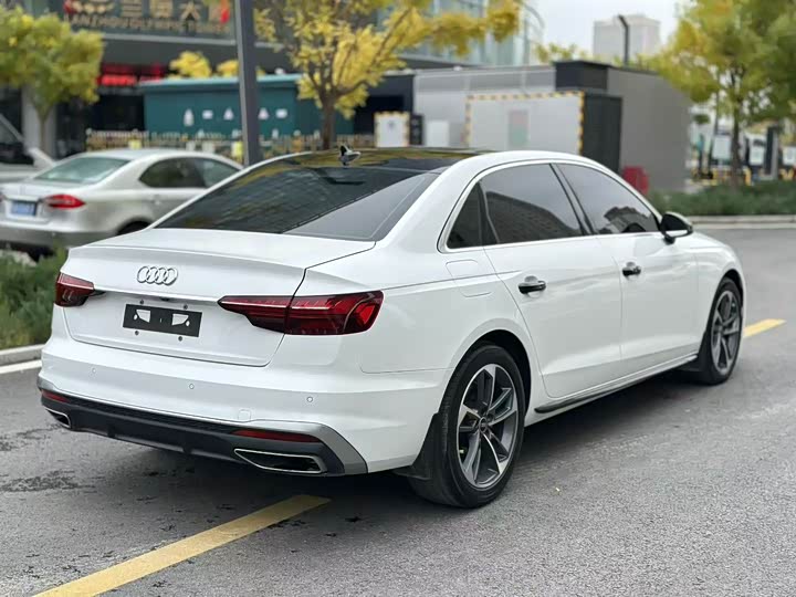 Фото 9 - Audi A4L