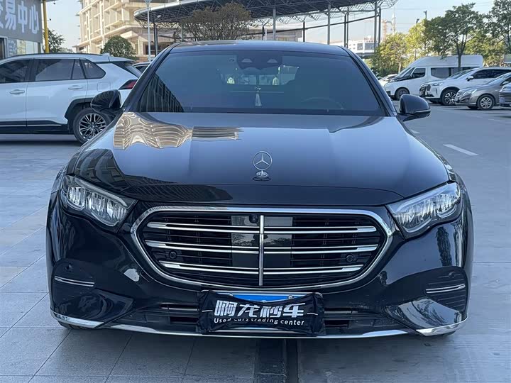 Фото 2 - Mercedes-Benz E-Class