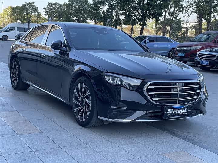 Фото 3 - Mercedes-Benz E-Class