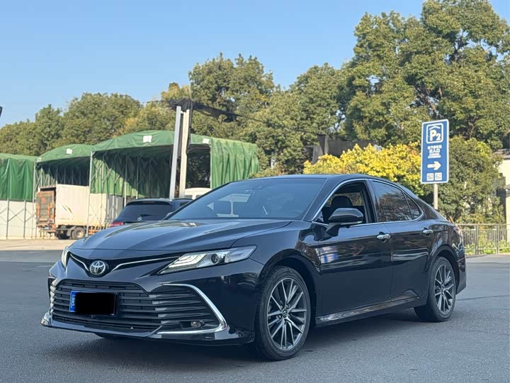 Фото 1 - Toyota Camry