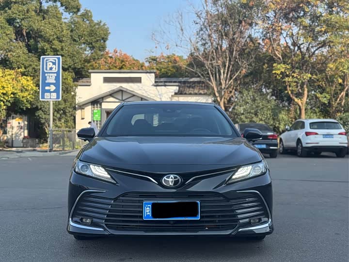 Фото 2 - Toyota Camry