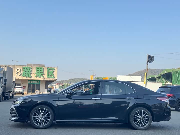 Фото 3 - Toyota Camry