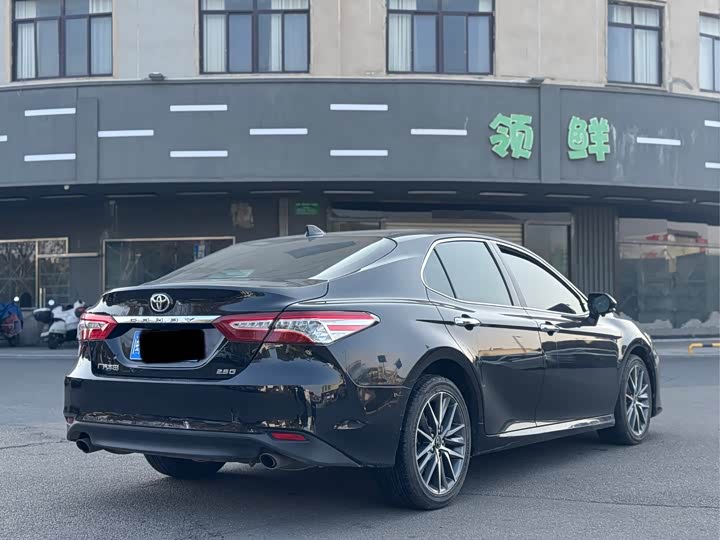 Фото 4 - Toyota Camry