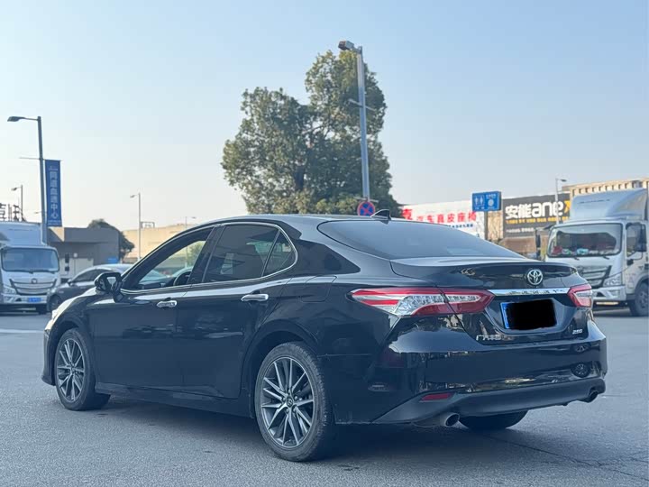 Фото 6 - Toyota Camry