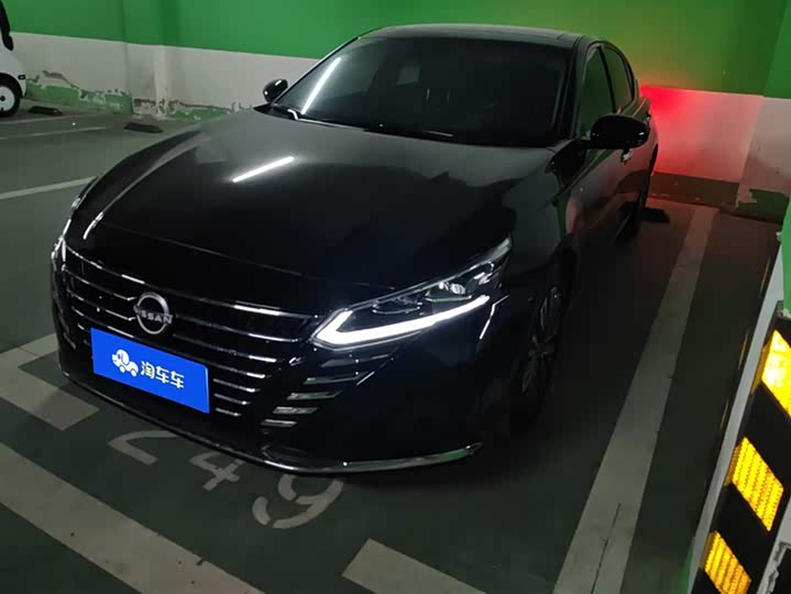 Фото 1 - Nissan Teana