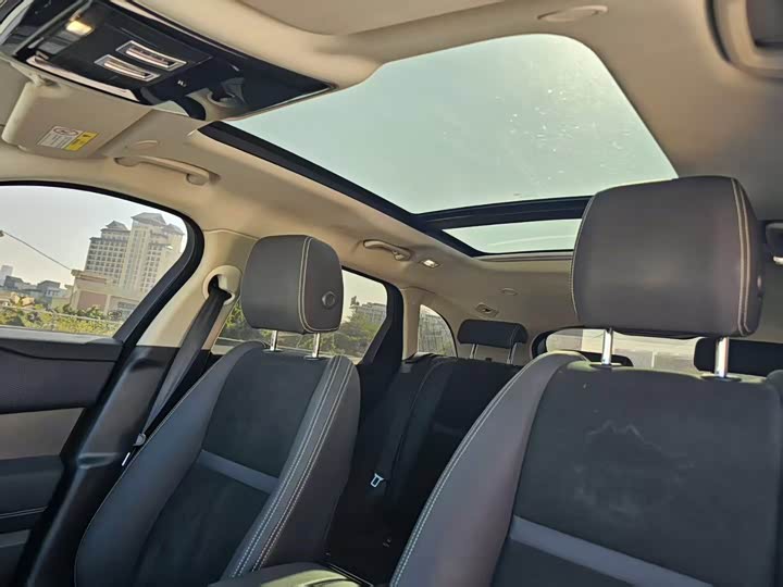 Фото 8 - Land Rover Range Rover Velar