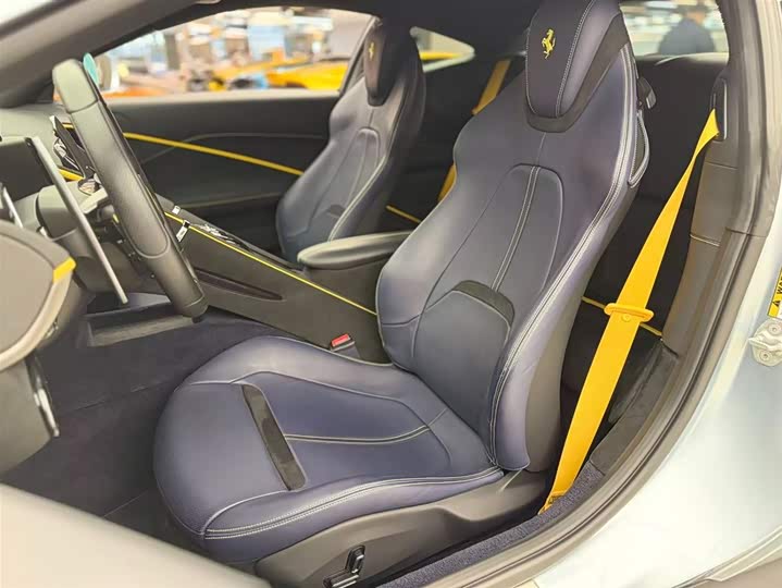 Фото 4 - Ferrari Roma