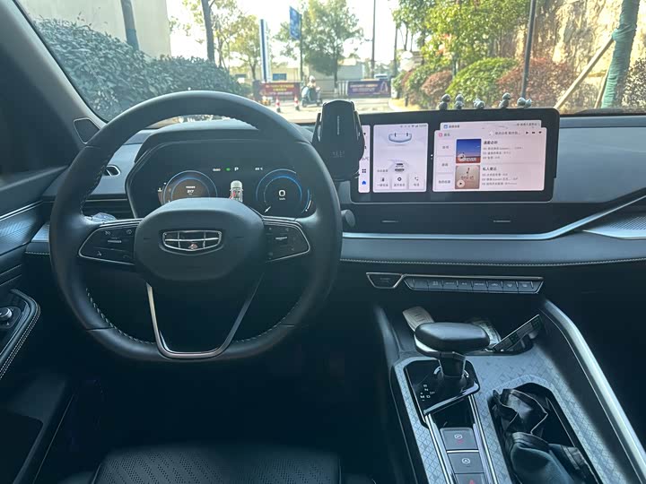 Фото 4 - Geely Preface