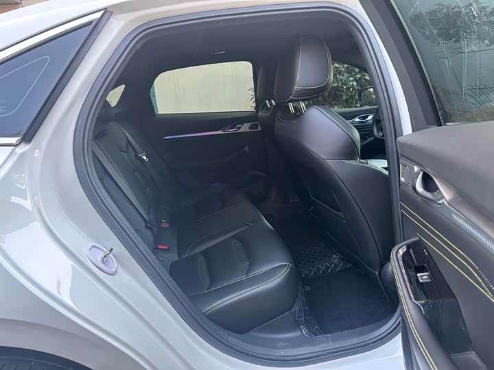 Фото 9 - Geely Preface