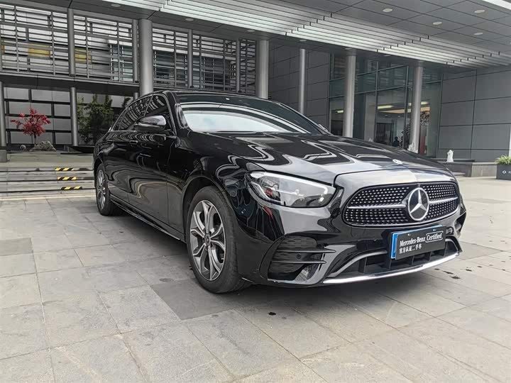 Фото 3 - Mercedes-Benz E-Class