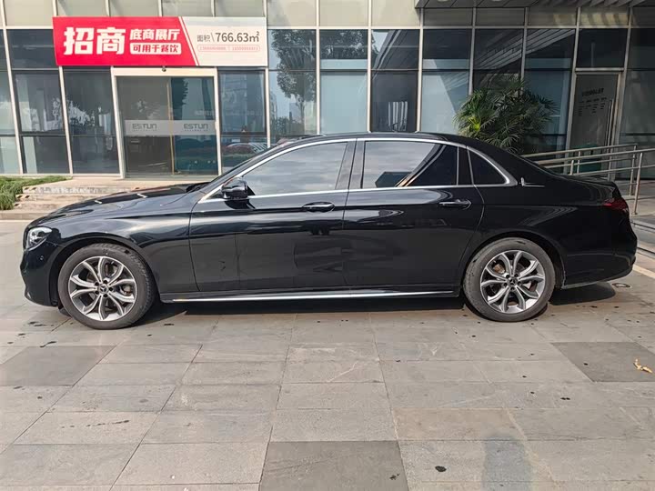 Фото 4 - Mercedes-Benz E-Class