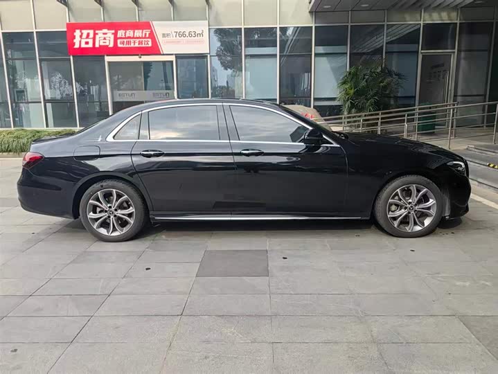 Фото 5 - Mercedes-Benz E-Class