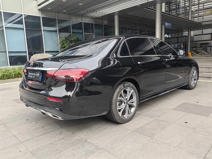 Фото 8 - Mercedes-Benz E-Class