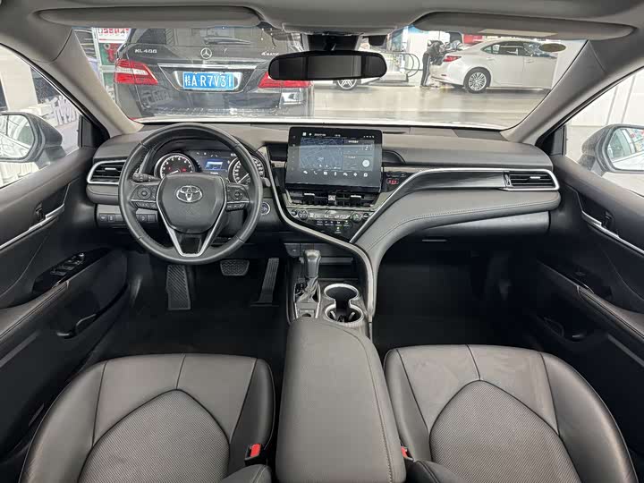 Фото 7 - Toyota Camry