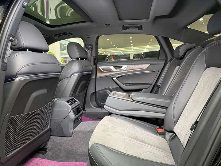 Фото 9 - Audi A6L