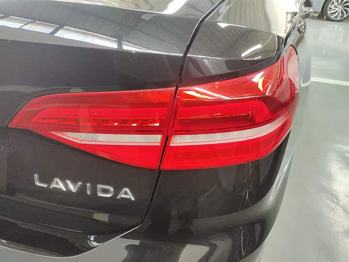 Фото 8 - Volkswagen Lavida