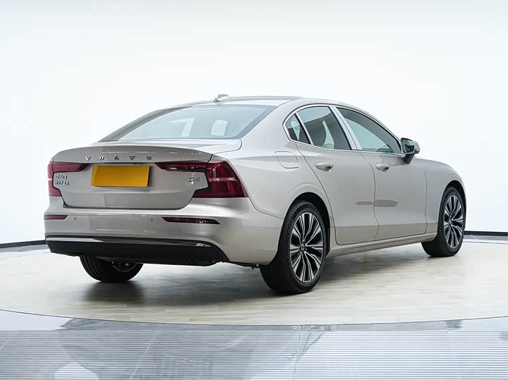 Фото 5 - Volvo S60