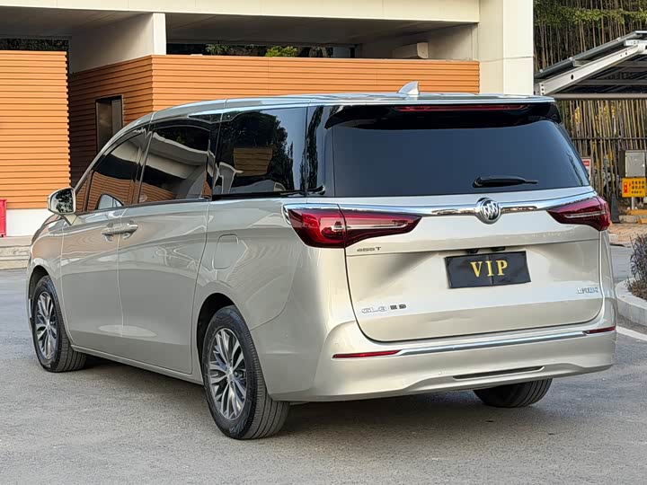 Фото 6 - Buick GL8 ES