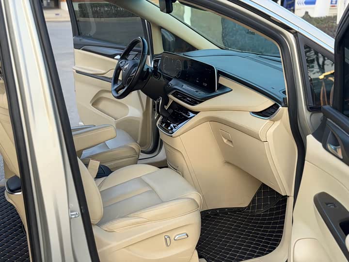 Фото 9 - Buick GL8 ES