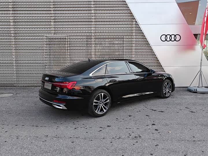 Фото 4 - Audi A6L