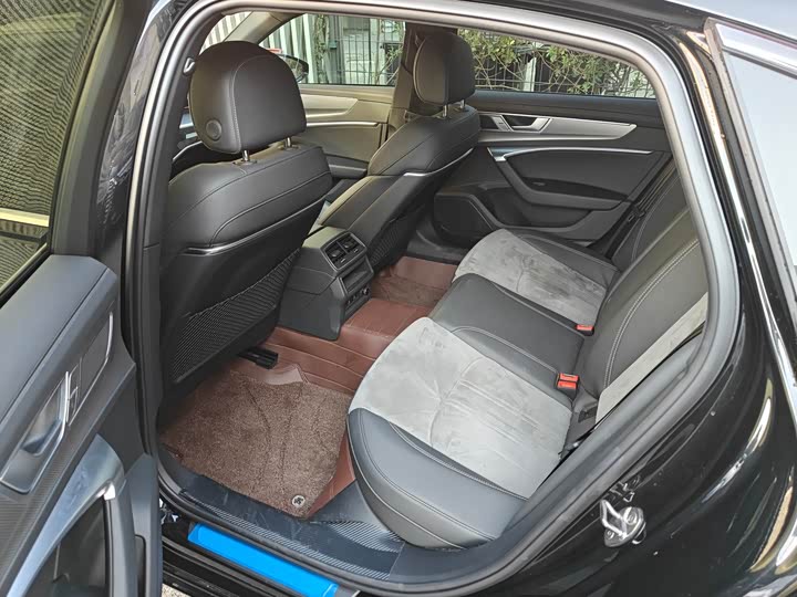 Фото 6 - Audi A6L