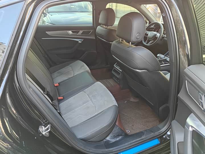 Фото 9 - Audi A6L