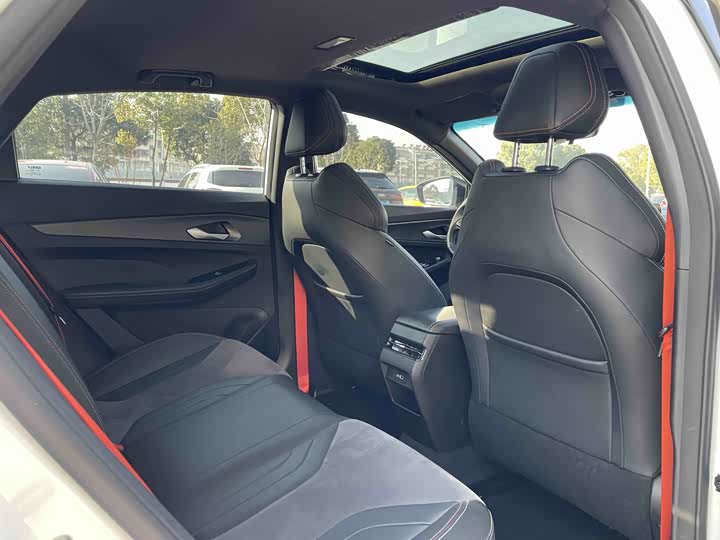 Фото 7 - Geely Binrui