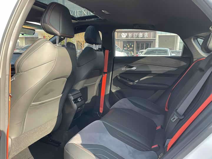 Фото 8 - Geely Binrui