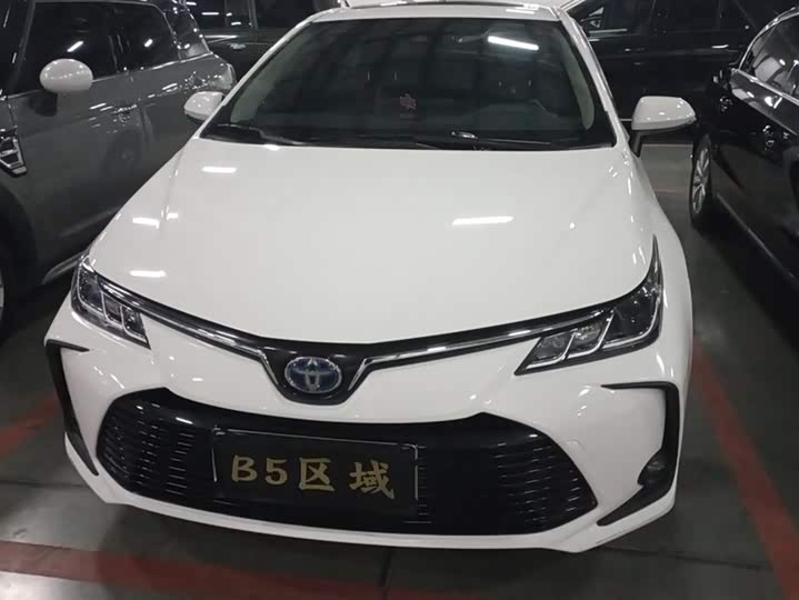 Фото 2 - Toyota Corolla