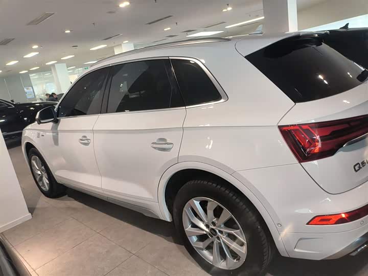 Фото 5 - Audi Q5L