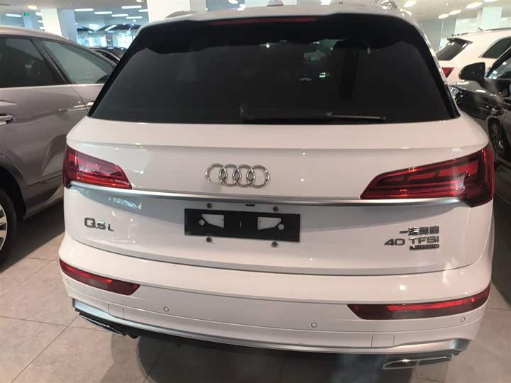 Фото 6 - Audi Q5L