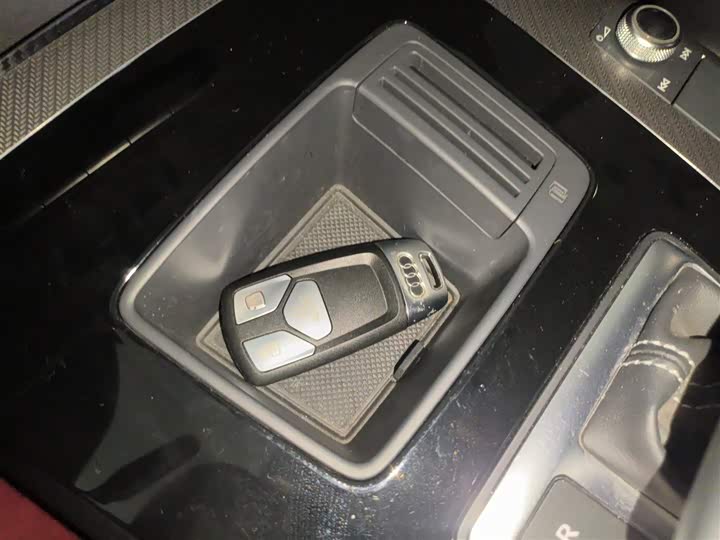 Фото 9 - Audi Q5L