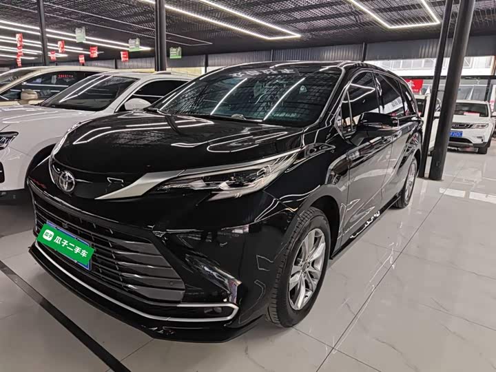 Фото 1 - Toyota Sienna