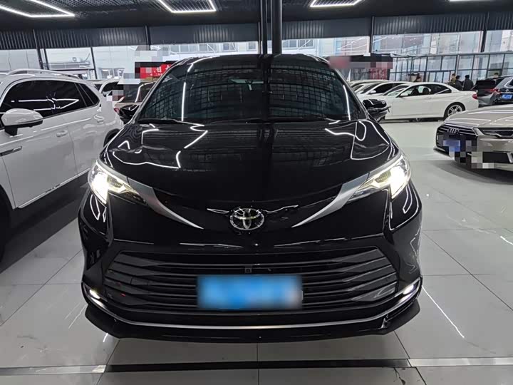 Фото 3 - Toyota Sienna