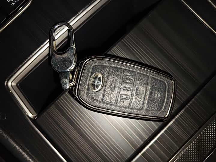 Фото 9 - Toyota Sienna